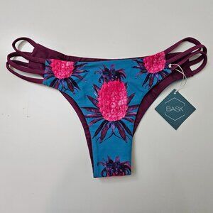 186. Bikini Beach bikini bottom. NWT